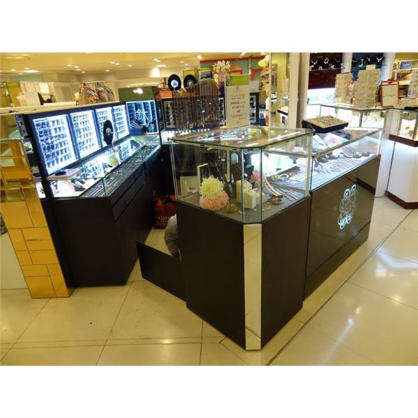 展示櫃訂製(以客戶需求尺寸),全欣裝修工程公司