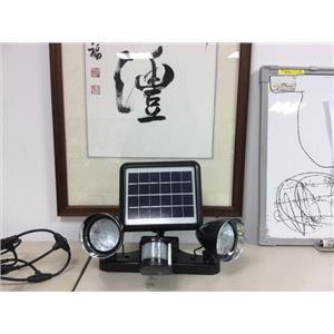 02太陽能露營燈