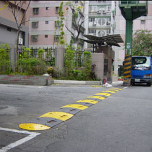 減速墊-橡膠減速墊.減速丘,昌翰企業有限公司