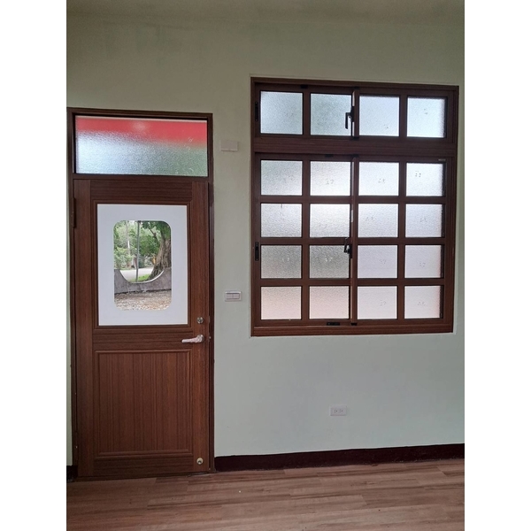 慈安六村-木紋格子門窗-哈克鋼鋁有限公司