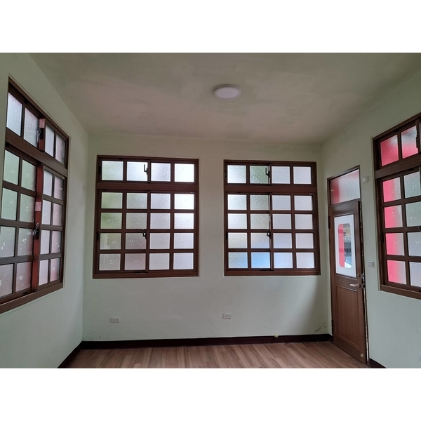 慈安六村-木紋格子門窗,哈克鋼鋁有限公司