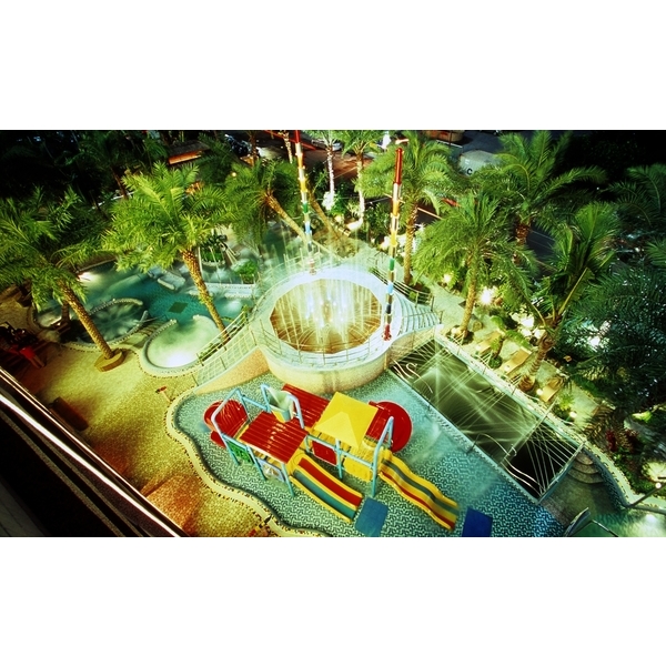 水舞+水床+遊戲機,偉彤工程企業有限公司