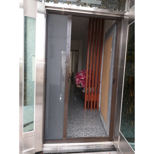 日式折疊紗門（子母門型）-正全鋁門窗行