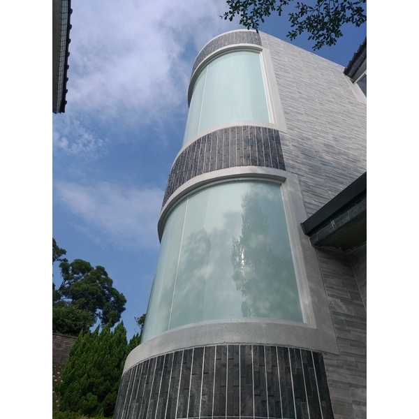 樓梯間安裝-半圓形固定窗(使用5+5mm白膜強化膠合玻璃)-工地楊梅區-楊光山林