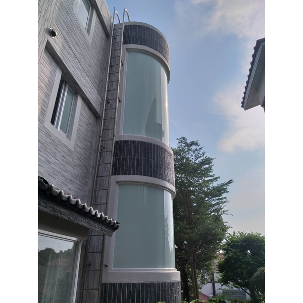 樓梯間安裝-半圓形固定窗(使用5+5mm白膜強化膠合玻璃)-工地楊梅區-楊光山林