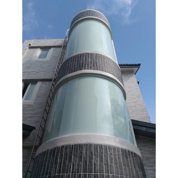 樓梯間安裝-半圓形固定窗(使用5+5mm白膜強化膠合玻璃)-工地楊梅區-楊光山林