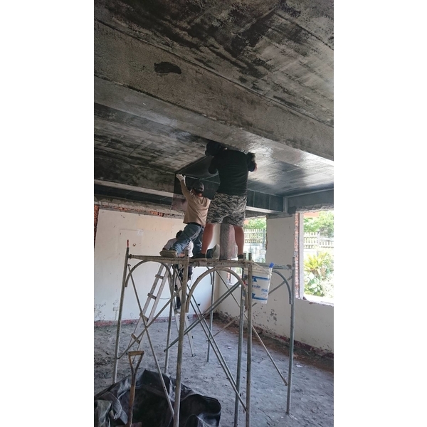 平頂鋼筋外露epoxy砂漿批覆補強，貼碳纖維布補強-傑士企業有限公司