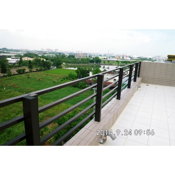 不銹鋼欄杆-富立鋁門窗行