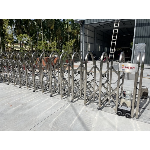 高127斜背透空式伸縮電動門-咏達企業行