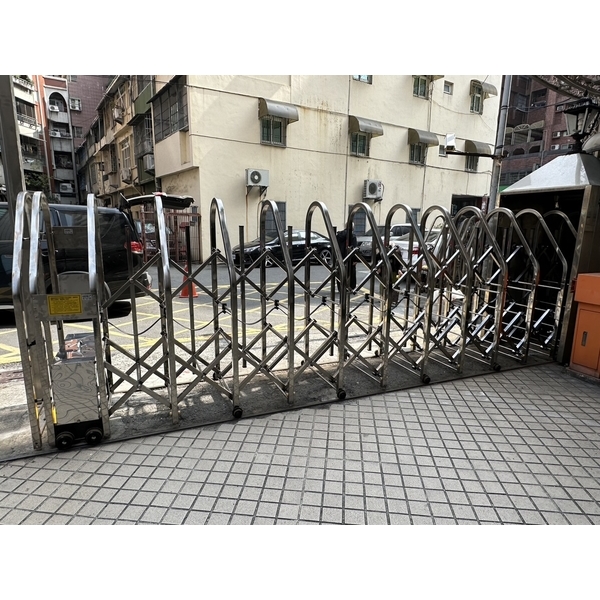 高度152公分斜背透空式-電動伸縮門-咏達企業行