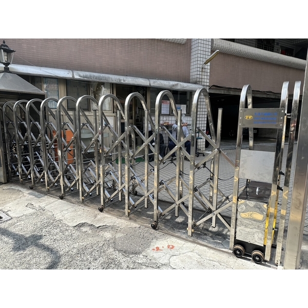 高度152公分斜背透空式-電動伸縮門,咏達企業行