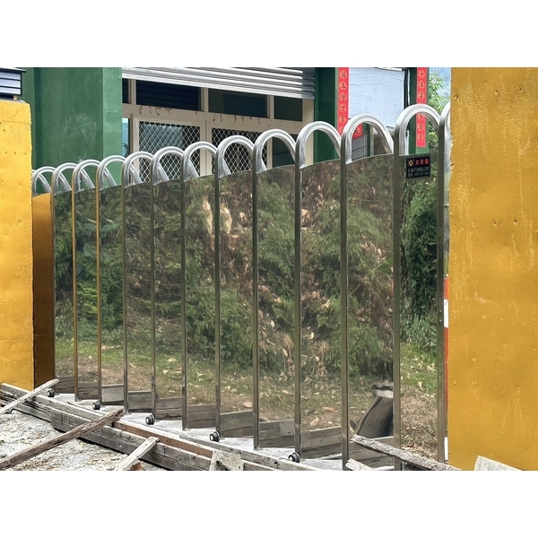 高度152公分斜背全密式-電動伸縮門,咏達企業行