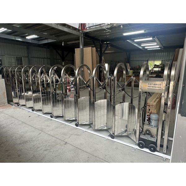 高127圓型半密式伸縮大門,咏達企業行