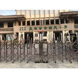 伸縮門加裝警示燈