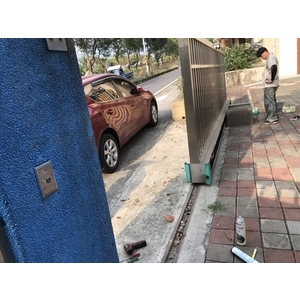 單片大門加裝紅外線感應器