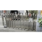 高度127公分圓型半密式電動伸縮門1