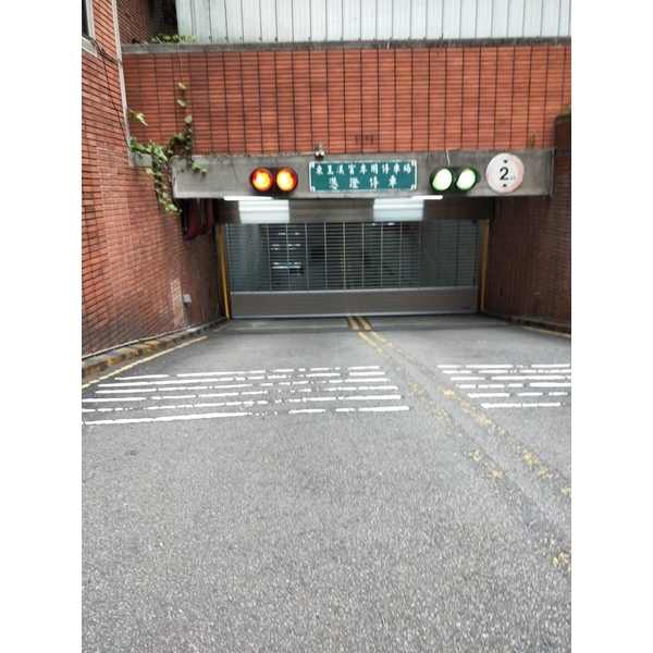 白鐵花格+95茶色鋁合金捲門