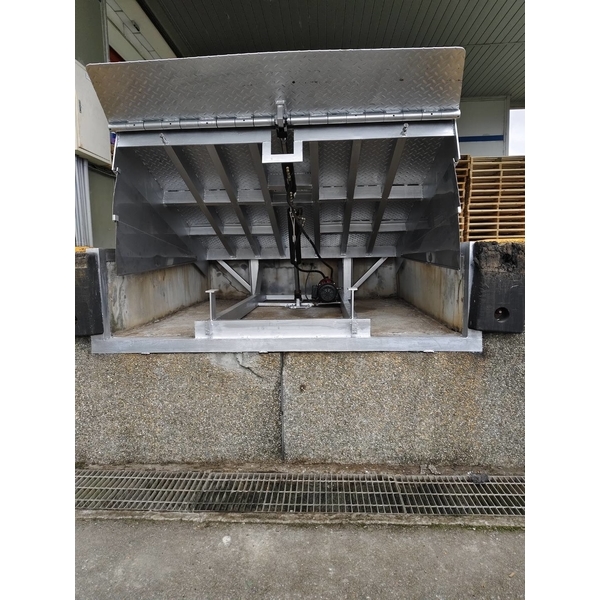 不鏽鋼出貨昇降平台,巨群工程行