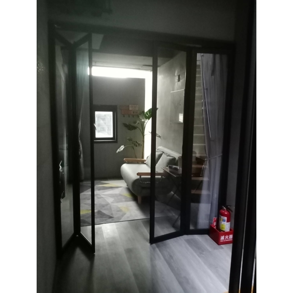 四折鋁門-巨群工程行