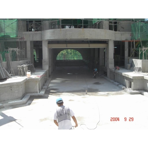 中庭游泳池防水施工