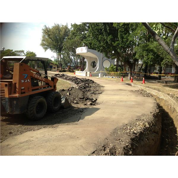 跑道施工 跑道施工,漢鴻土木包工業有限公司