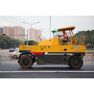 油壓三輪壓路機及舖裝機,力邦營造工程有限公司