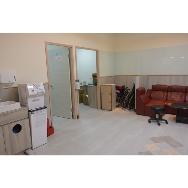 極簡純淨舒展診所-瑞美室內裝修有限公司