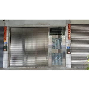 住家白鐵捲門