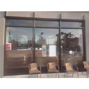 店面落地窗