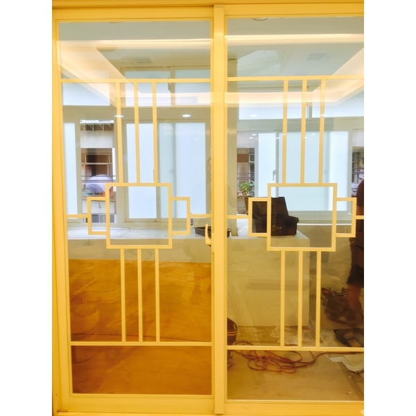 造型5+格子+5強化玻璃落地,鑫輝鋁業有限公司