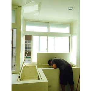 前陽台凸窗加置物櫃