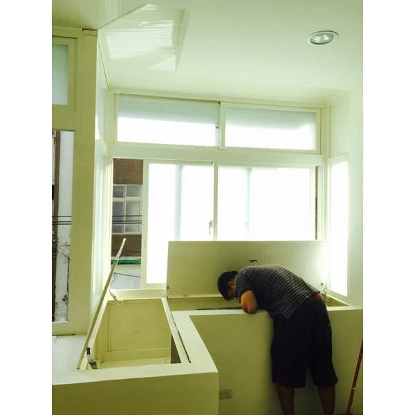 前陽台凸窗加置物櫃,鑫輝鋁業有限公司