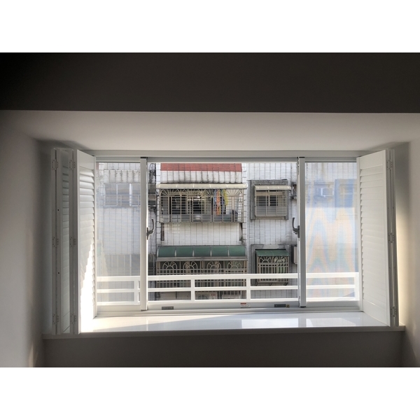 正新 凸窗 內加可調百葉-鑫輝鋁業有限公司