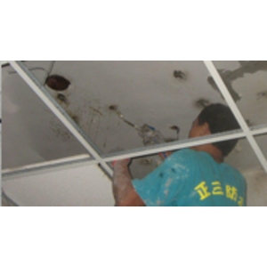 教室天花板滲漏水