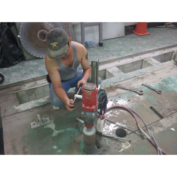 水泥鑽孔