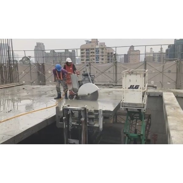 35P道路切割機 樓板切割 分切 配合推高機作業