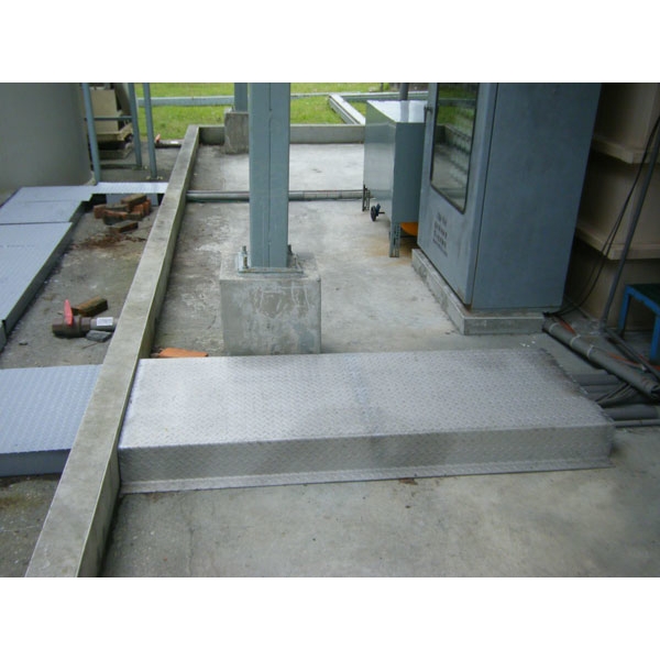 水泥地板鐵蓋 水泥地板鐵蓋,鑫鐵興企業社