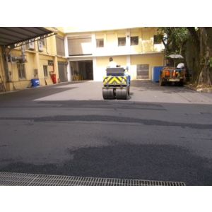 工廠路面瀝青整地壓平