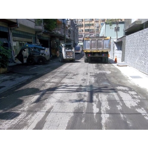 柏油道路瀝青刨除完成
