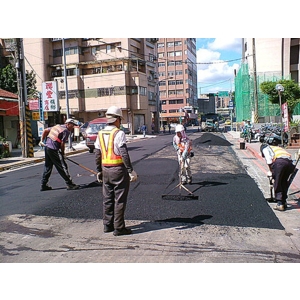 柏油道路瀝青舖設施工