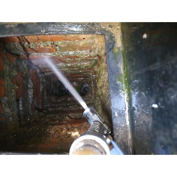 疏通大樓頂樓排水-世上衛生企業社