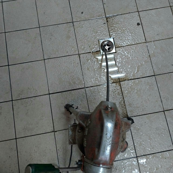 疏通廚房地板排水 疏通廚房地板排水,世上衛生企業社