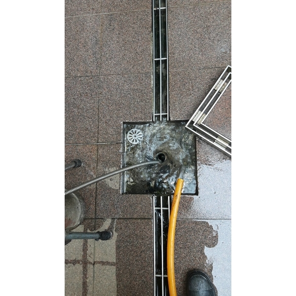 中庭地板排水-世上衛生企業社