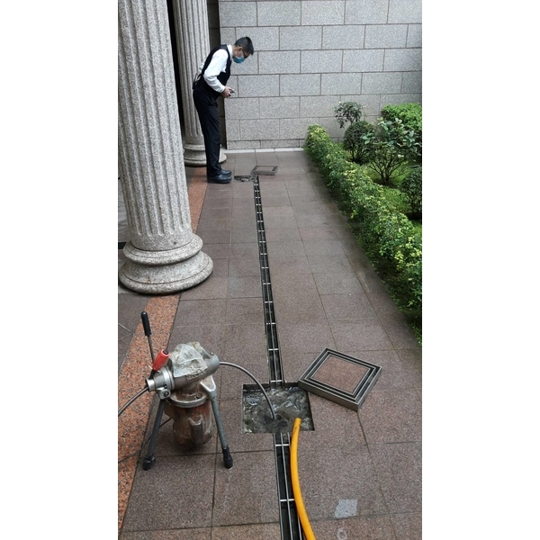 中庭地板排水-世上衛生企業社