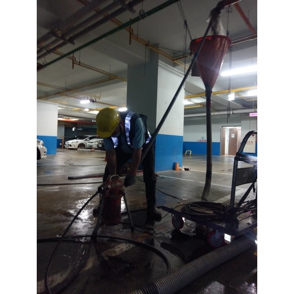 疏通某醫院水平吊管-世上衛生企業社