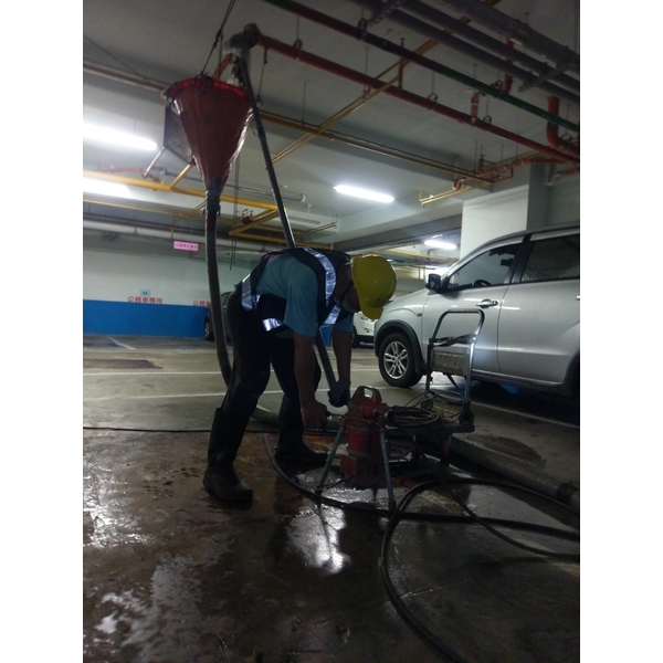 疏通某醫院水平吊管-世上衛生企業社