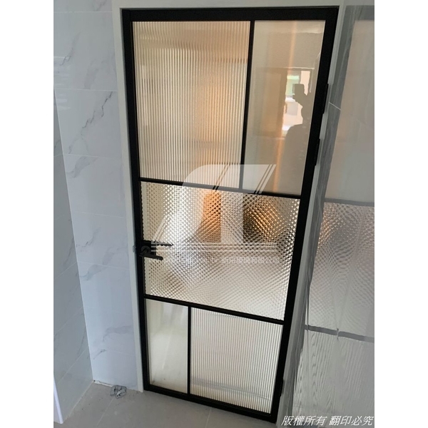 黑鋁框玻璃滑動門