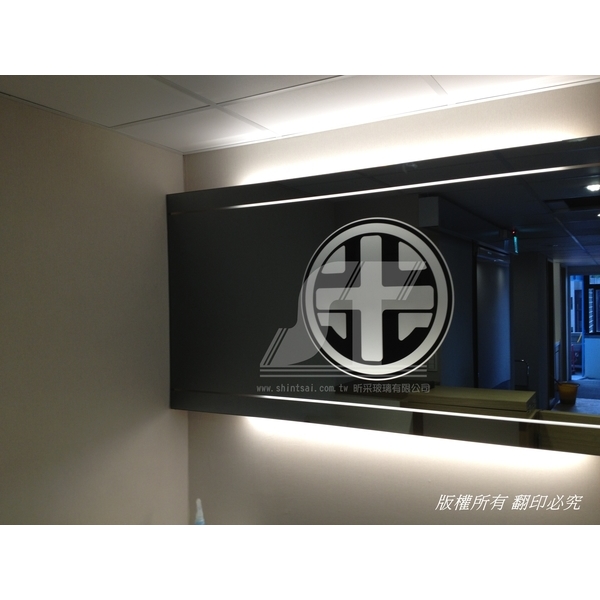 玻璃工程 彩繪玻璃 客製化圖案噴圖 玻璃噴圖 屏風玻璃