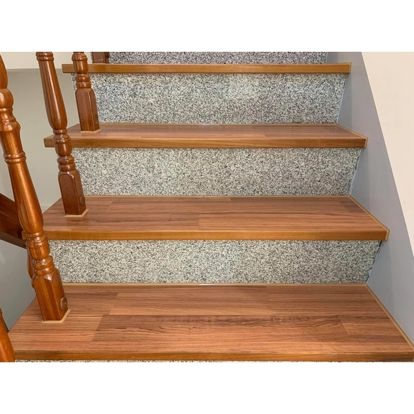 樓梯地板完工10