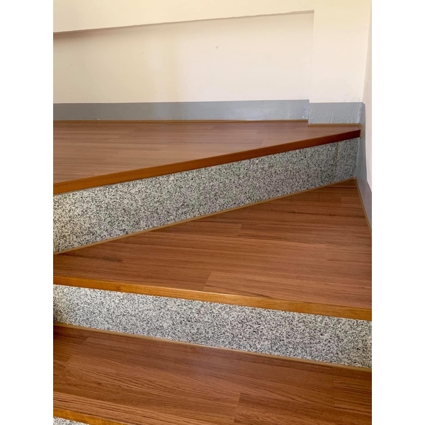 樓梯地板完工14